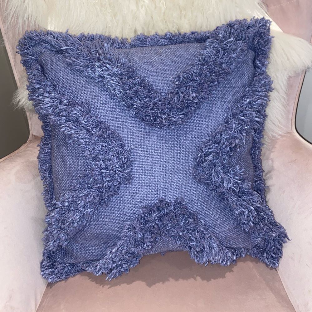 THROW PILLOW